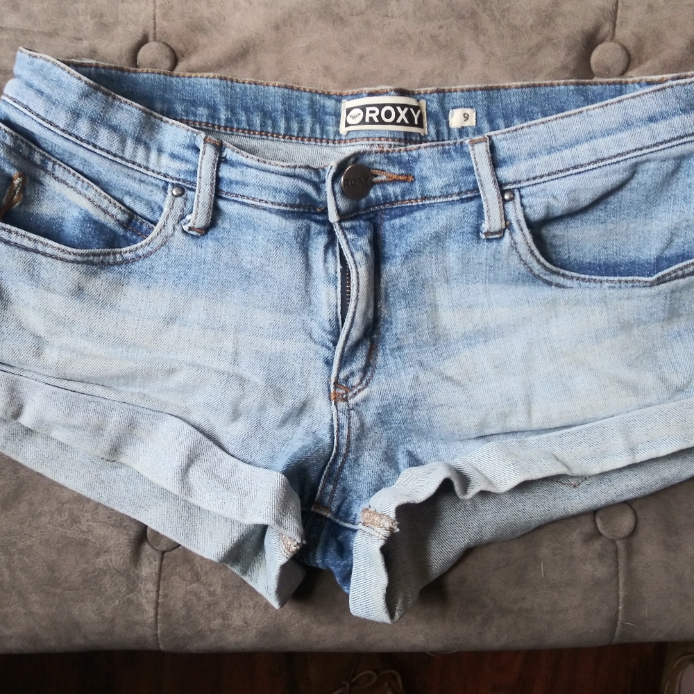 Cuffed ROXY Shorts
